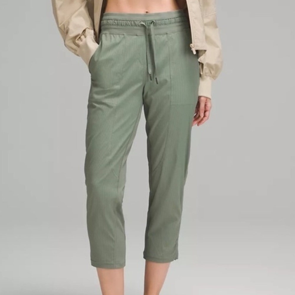 Lululemon Dance Studio Cropped Pant Sz 6
